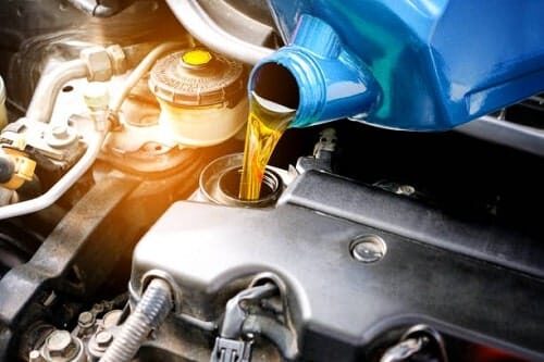 Things to Know About Your Car Oil Change 1 Engine Oil chang